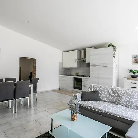 Stunning In Siracusa With Kitchenette Holiday home *