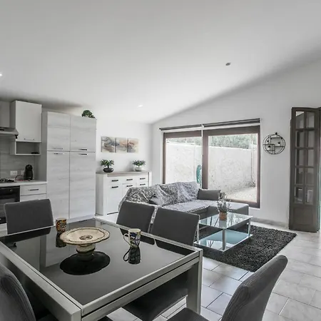Holiday home Stunning In Siracusa With Kitchenette *