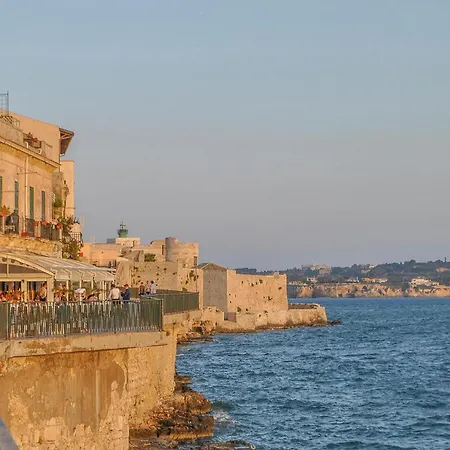 Stunning In Siracusa With Kitchenette Holiday home *